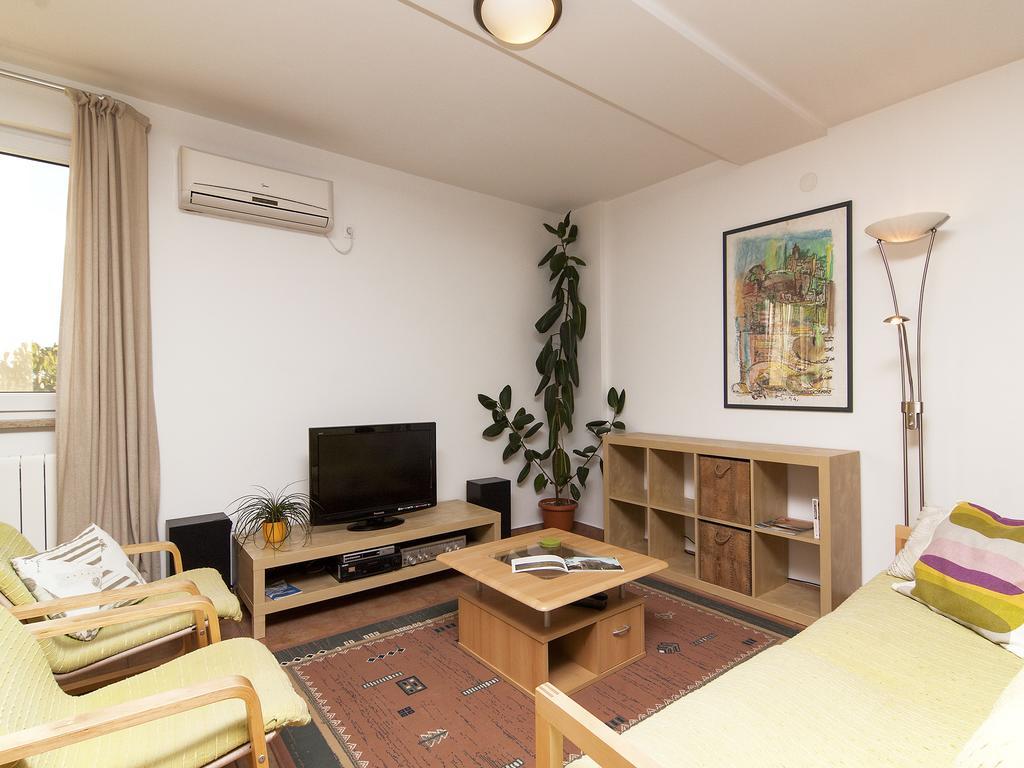 Apartments Ceja Near Sea Medulin Exterior photo