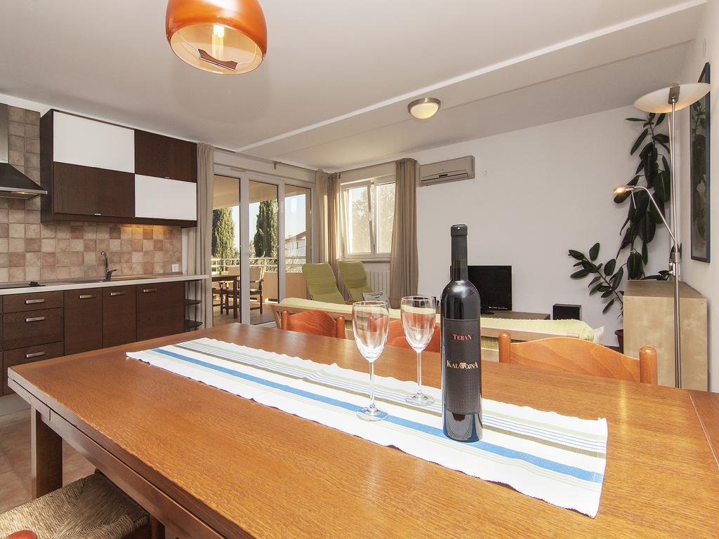 Apartments Ceja Near Sea Medulin Room photo