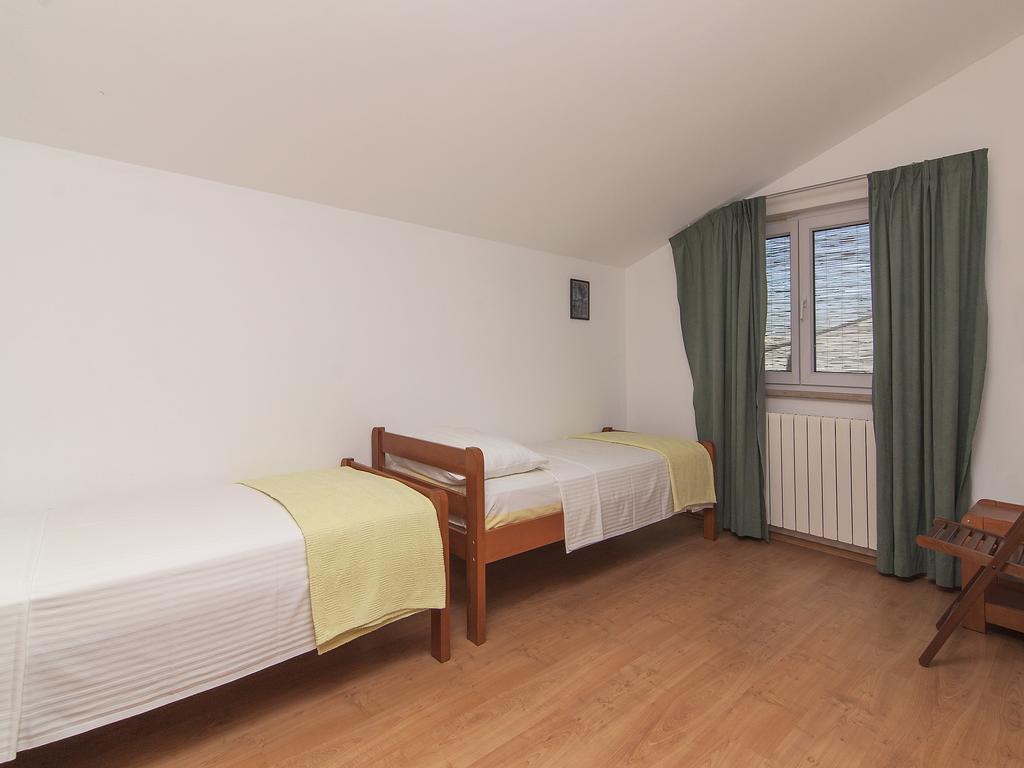 Apartments Ceja Near Sea Medulin Exterior photo