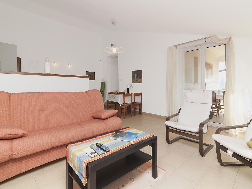 Apartments Ceja Near Sea Medulin Room photo