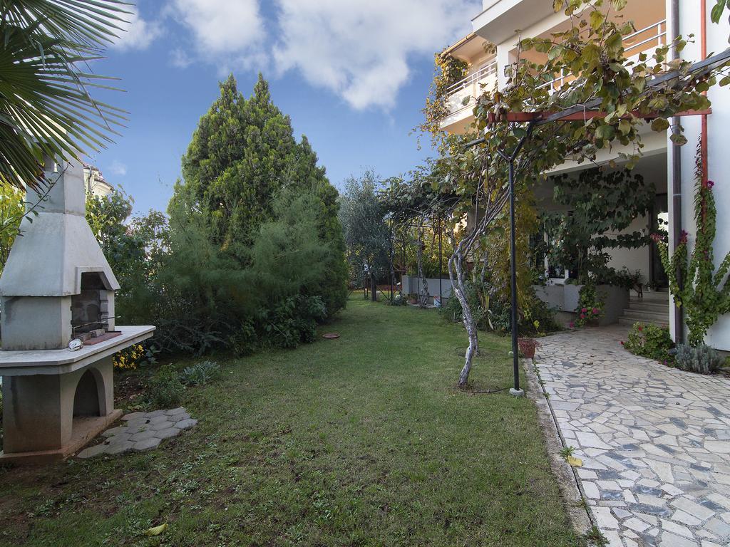 Apartments Ceja Near Sea Medulin Exterior photo
