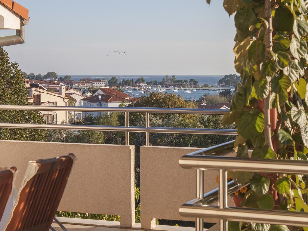 Apartments Ceja Near Sea Medulin Exterior photo