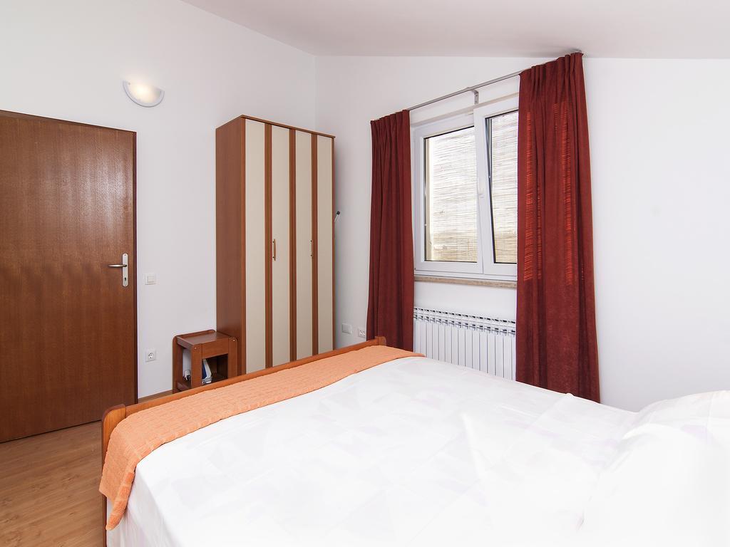 Apartments Ceja Near Sea Medulin Room photo
