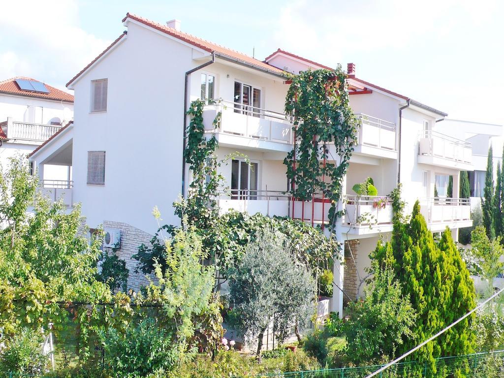 Apartments Ceja Near Sea Medulin Exterior photo